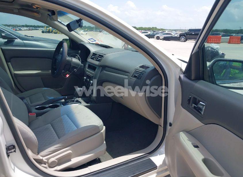 Photo 5 of 2012 Ford Fusion SE (VIN 3FAHP0HA7CR124272)