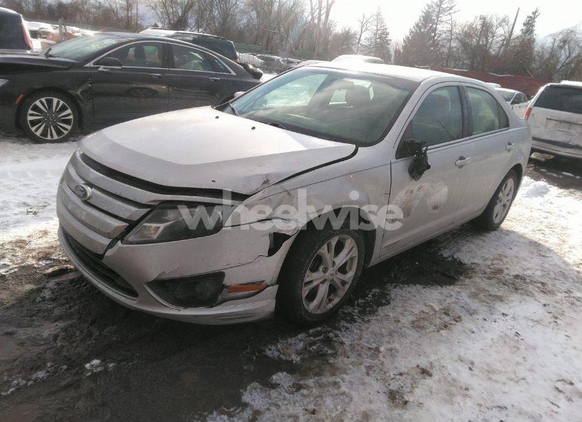 Photo 2 of 2012 Ford Fusion SE (VIN 3FAHP0HA7CR190742)