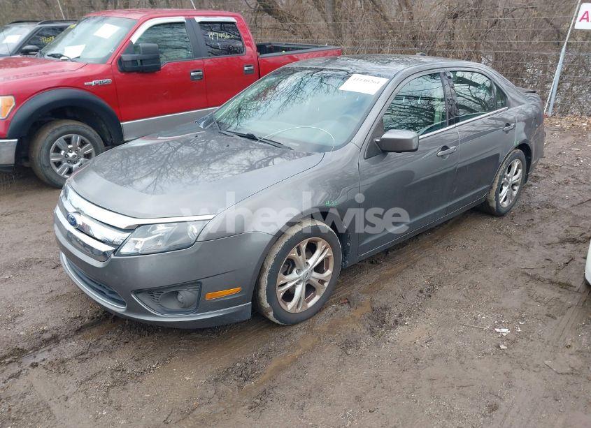 Photo 2 of 2012 Ford Fusion SE (VIN 3FAHP0HA7CR223450)