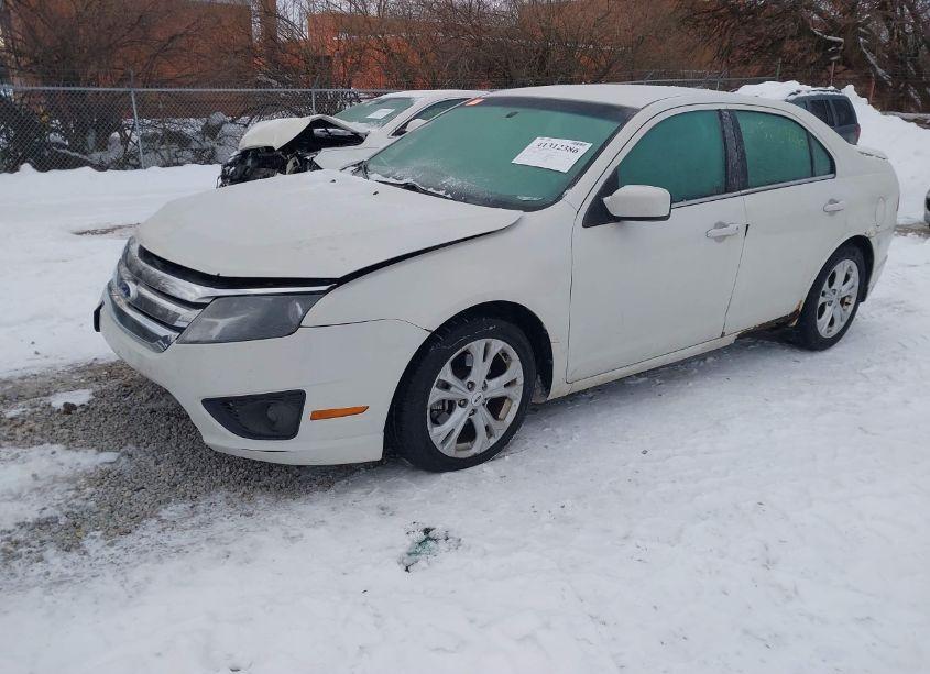 Photo 2 of 2012 Ford Fusion SE (VIN 3FAHP0HA7CR230091)