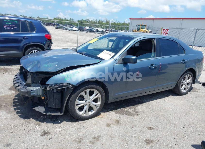 Photo 2 of 2012 Ford Fusion SE (VIN 3FAHP0HA7CR272566)