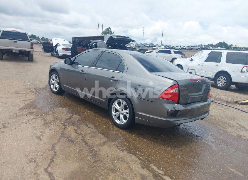 Photo 3 of 2012 Ford Fusion SE (VIN 3FAHP0HA7CR417511)