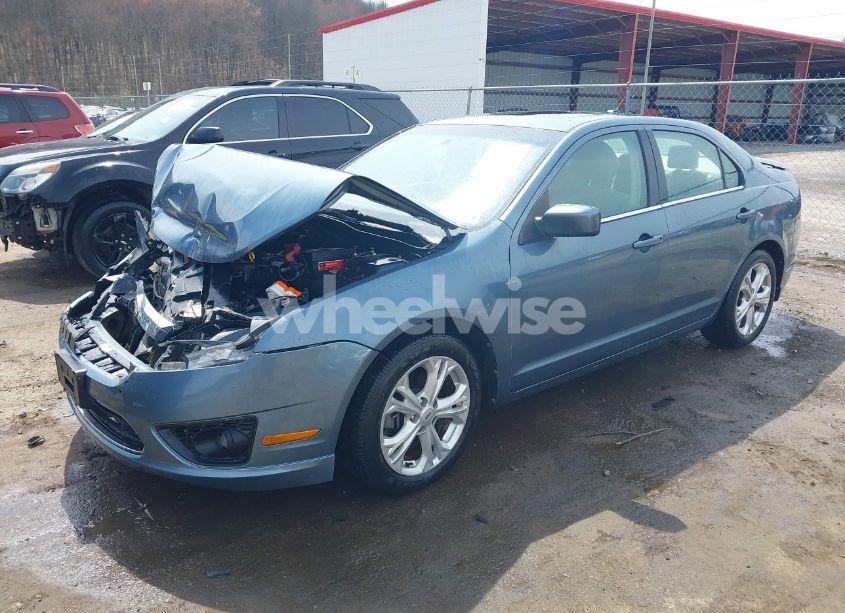 Photo 2 of 2012 Ford Fusion SE (VIN 3FAHP0HA7CR424958)