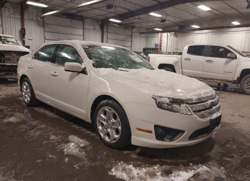 2010 Ford Fusion SE (VIN 3FAHP0HA8AR109101) main photo