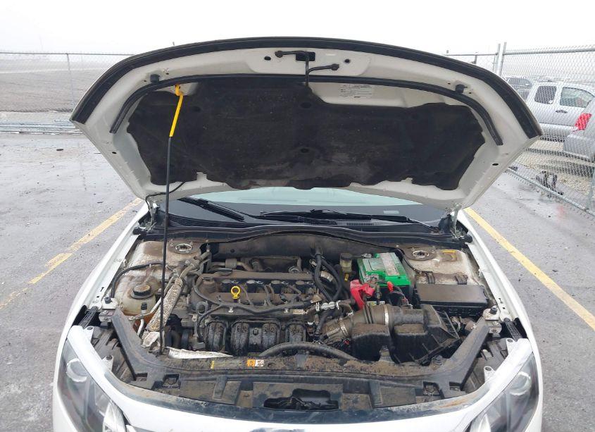 Photo 10 of 2010 Ford Fusion SE (VIN 3FAHP0HA8AR109101)