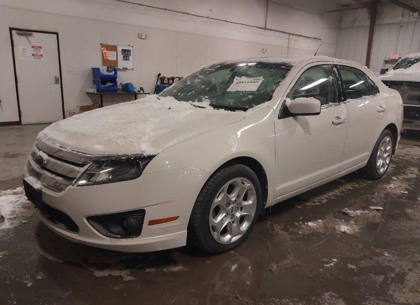 Photo 2 of 2010 Ford Fusion SE (VIN 3FAHP0HA8AR109101)