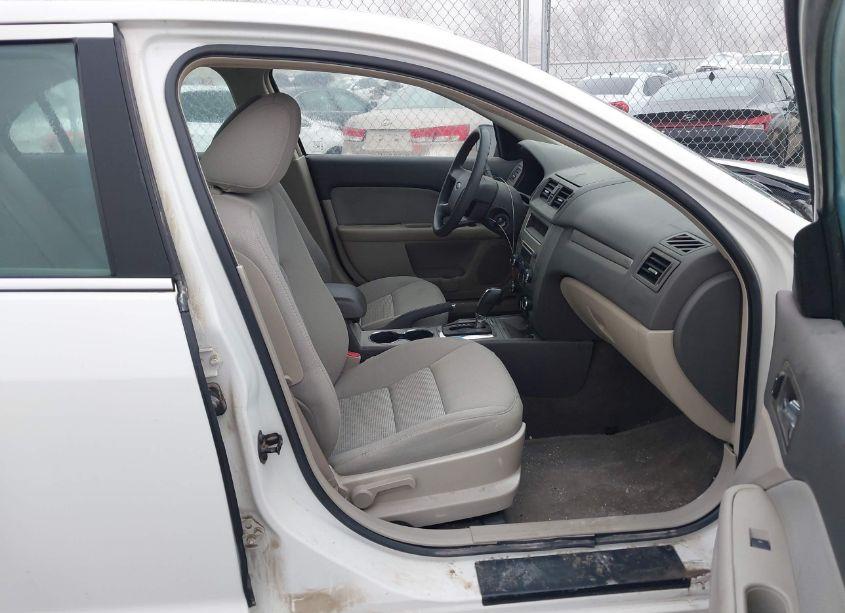 Photo 5 of 2010 Ford Fusion SE (VIN 3FAHP0HA8AR109101)