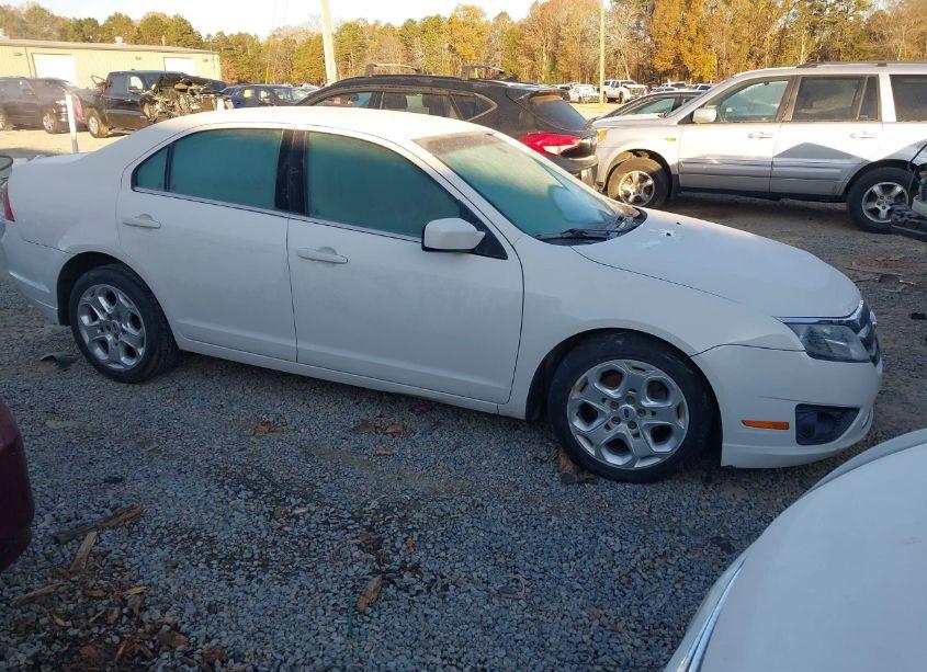 2010 Ford Fusion SE (VIN 3FAHP0HA8AR155477) main photo