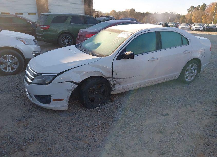 Photo 2 of 2010 Ford Fusion SE (VIN 3FAHP0HA8AR155477)