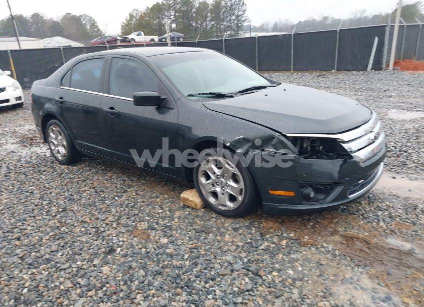 2010 Ford Fusion SE (VIN 3FAHP0HA8AR180900) main photo