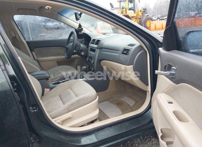 Photo 5 of 2010 Ford Fusion SE (VIN 3FAHP0HA8AR180900)