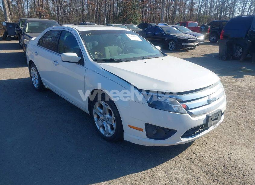 2010 Ford Fusion SE (VIN 3FAHP0HA8AR211465) main photo