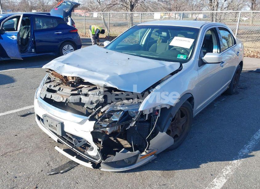 Photo 2 of 2010 Ford Fusion SE (VIN 3FAHP0HA8AR215242)