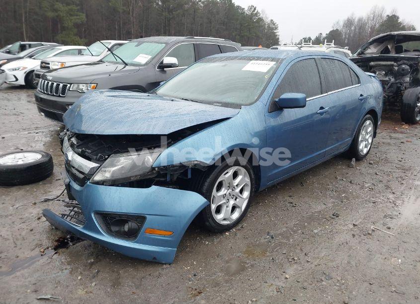 Photo 2 of 2010 Ford Fusion SE (VIN 3FAHP0HA8AR227892)