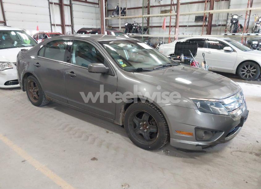 2010 Ford Fusion SE (VIN 3FAHP0HA8AR253165) main photo