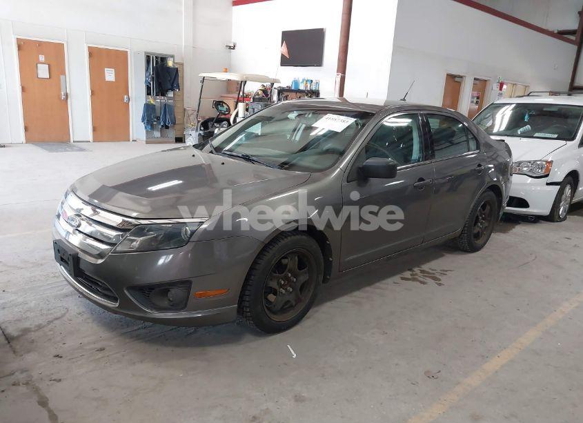 Photo 2 of 2010 Ford Fusion SE (VIN 3FAHP0HA8AR253165)