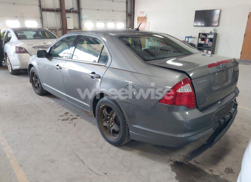 Photo 3 of 2010 Ford Fusion SE (VIN 3FAHP0HA8AR253165)