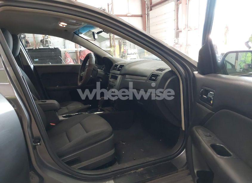 Photo 5 of 2010 Ford Fusion SE (VIN 3FAHP0HA8AR253165)