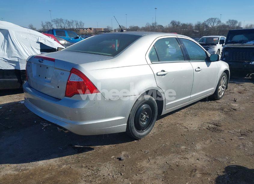 Photo 4 of 2010 Ford Fusion SE (VIN 3FAHP0HA8AR253196)