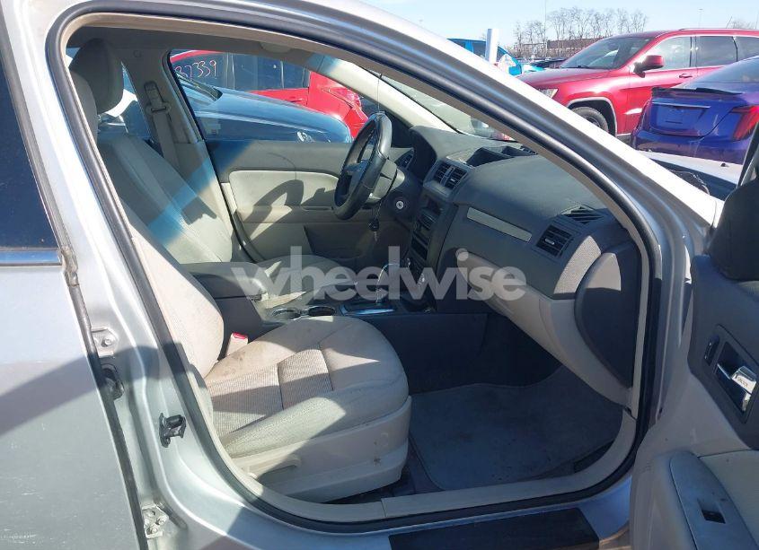 Photo 5 of 2010 Ford Fusion SE (VIN 3FAHP0HA8AR253196)