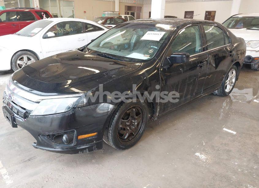 Photo 2 of 2010 Ford Fusion SE (VIN 3FAHP0HA8AR270242)