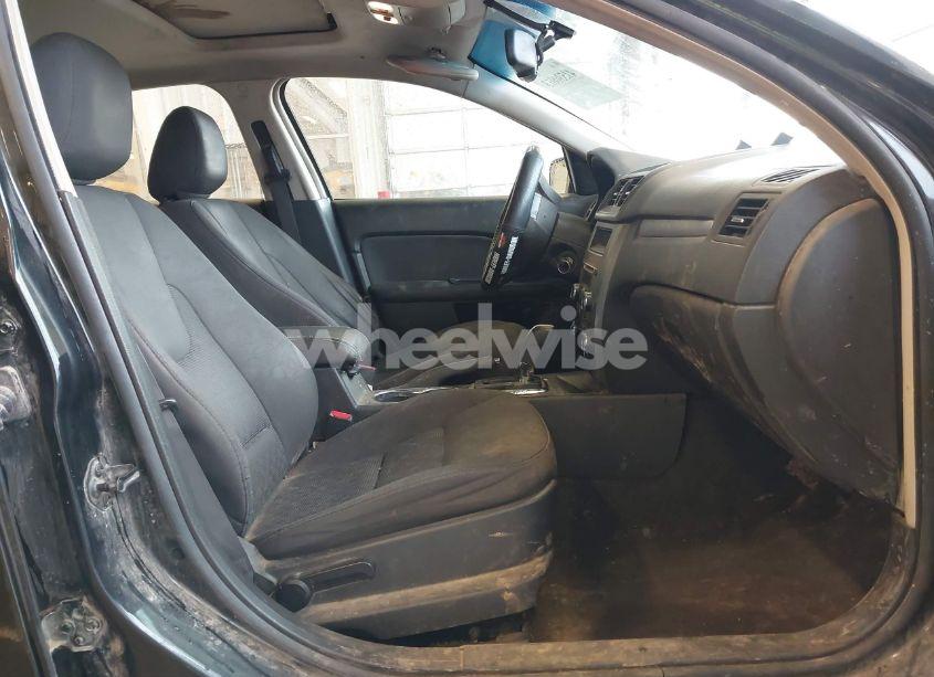 Photo 5 of 2010 Ford Fusion SE (VIN 3FAHP0HA8AR270242)