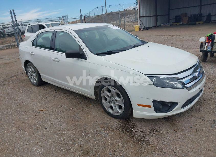 2010 Ford Fusion SE (VIN 3FAHP0HA8AR271181) main photo