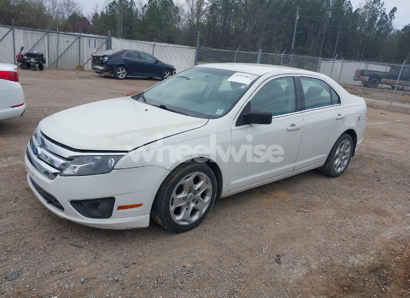 Photo 2 of 2010 Ford Fusion SE (VIN 3FAHP0HA8AR271181)