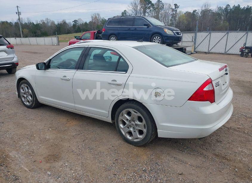 Photo 3 of 2010 Ford Fusion SE (VIN 3FAHP0HA8AR271181)