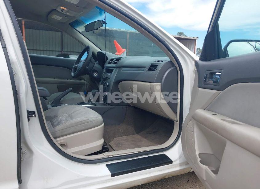 Photo 5 of 2010 Ford Fusion SE (VIN 3FAHP0HA8AR271181)