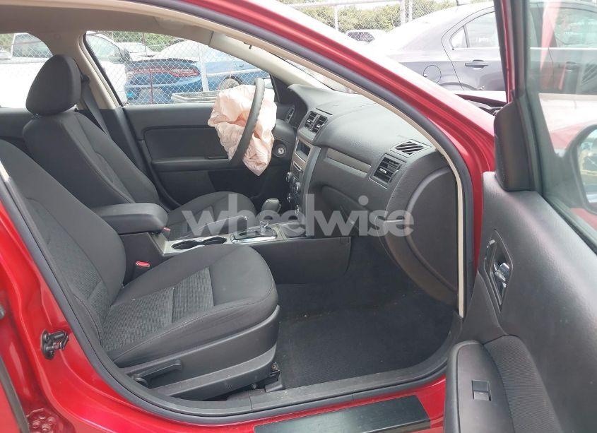 Photo 5 of 2010 Ford Fusion SE (VIN 3FAHP0HA8AR282780)