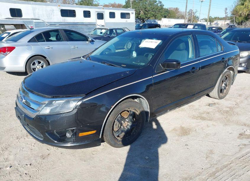 Photo 2 of 2010 Ford Fusion SE (VIN 3FAHP0HA8AR295433)