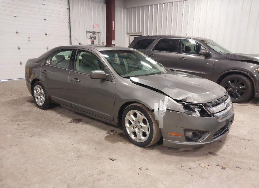 2010 Ford Fusion SE (VIN 3FAHP0HA8AR302624) main photo