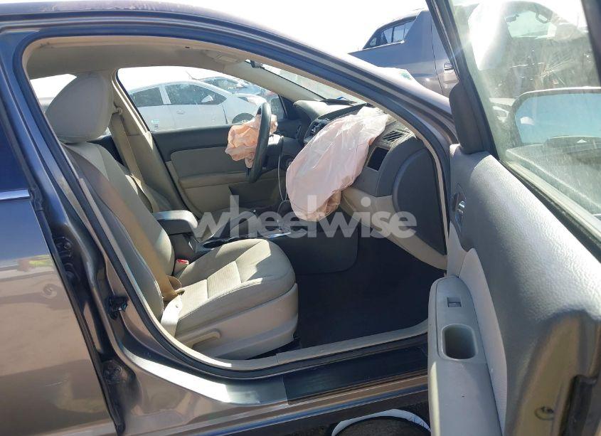 Photo 5 of 2010 Ford Fusion SE (VIN 3FAHP0HA8AR307984)