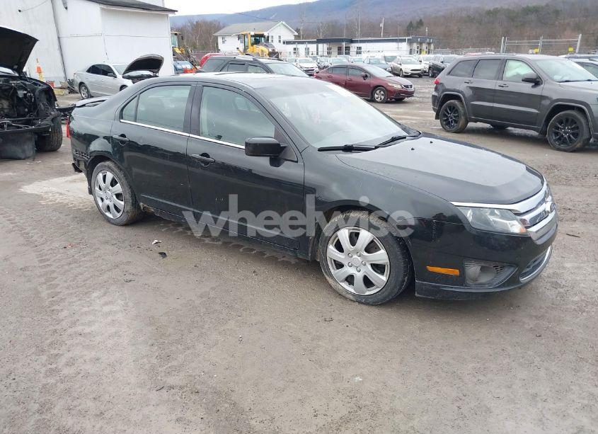 2010 Ford Fusion SE (VIN 3FAHP0HA8AR309010) main photo