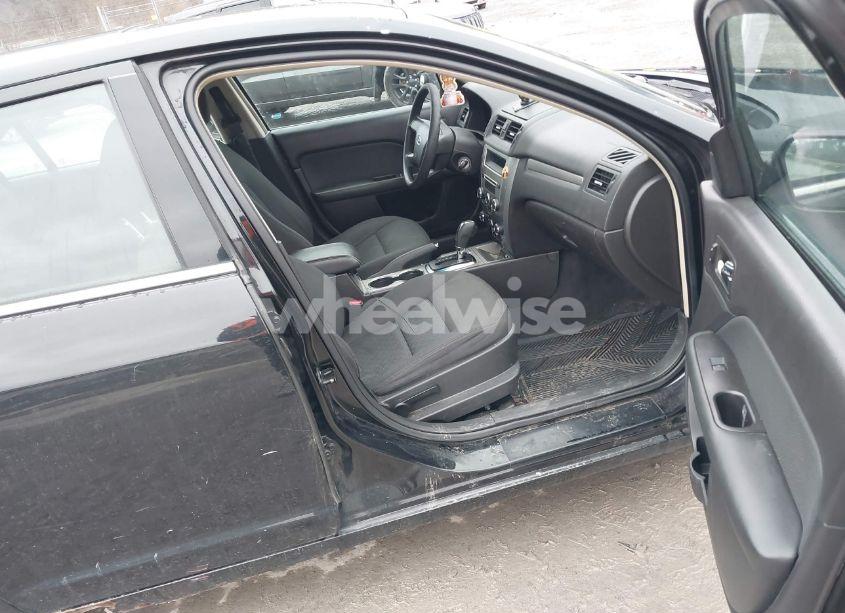 Photo 5 of 2010 Ford Fusion SE (VIN 3FAHP0HA8AR309010)