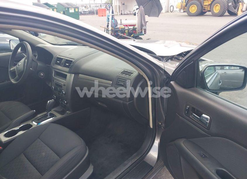 Photo 5 of 2010 Ford Fusion SE (VIN 3FAHP0HA8AR320220)