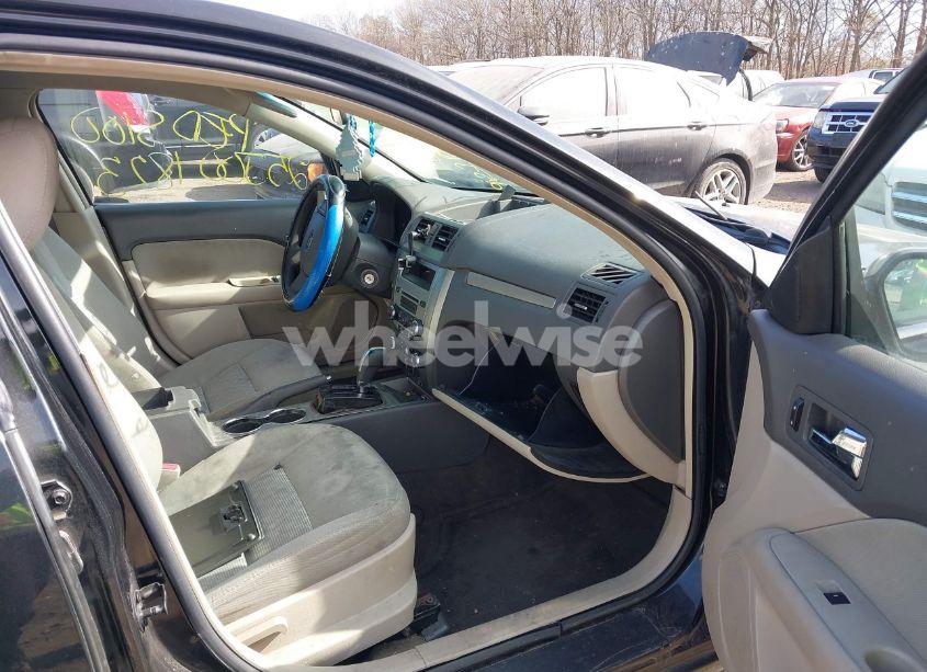 Photo 5 of 2010 Ford Fusion SE (VIN 3FAHP0HA8AR340726)