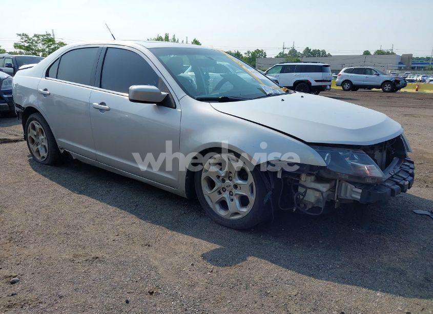 2010 Ford Fusion SE (VIN 3FAHP0HA8AR350320) main photo