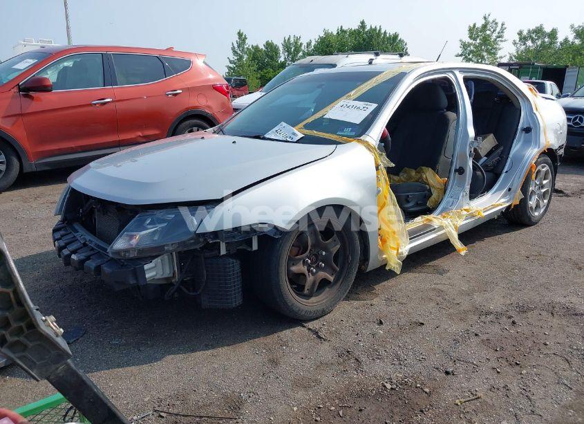 Photo 2 of 2010 Ford Fusion SE (VIN 3FAHP0HA8AR350320)