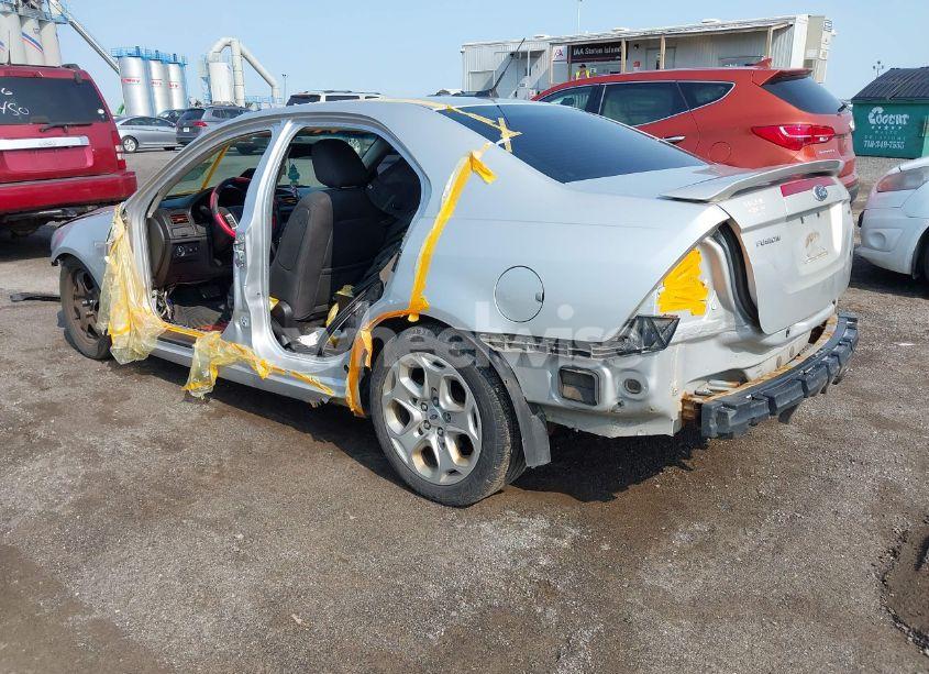 Photo 3 of 2010 Ford Fusion SE (VIN 3FAHP0HA8AR350320)