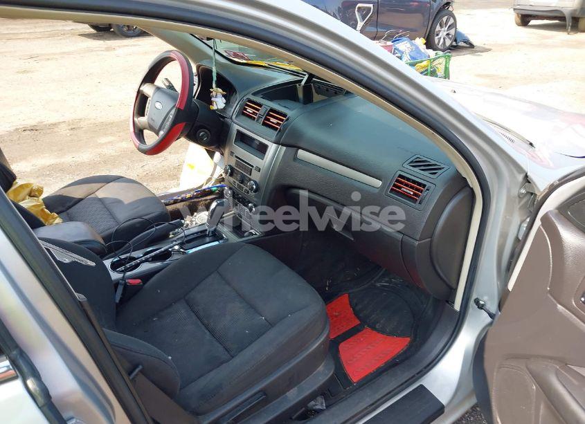 Photo 5 of 2010 Ford Fusion SE (VIN 3FAHP0HA8AR350320)