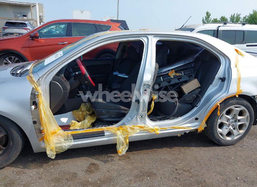 Photo 6 of 2010 Ford Fusion SE (VIN 3FAHP0HA8AR350320)