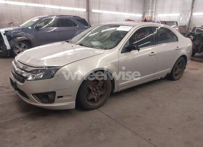 Photo 2 of 2010 Ford Fusion SE (VIN 3FAHP0HA8AR359308)