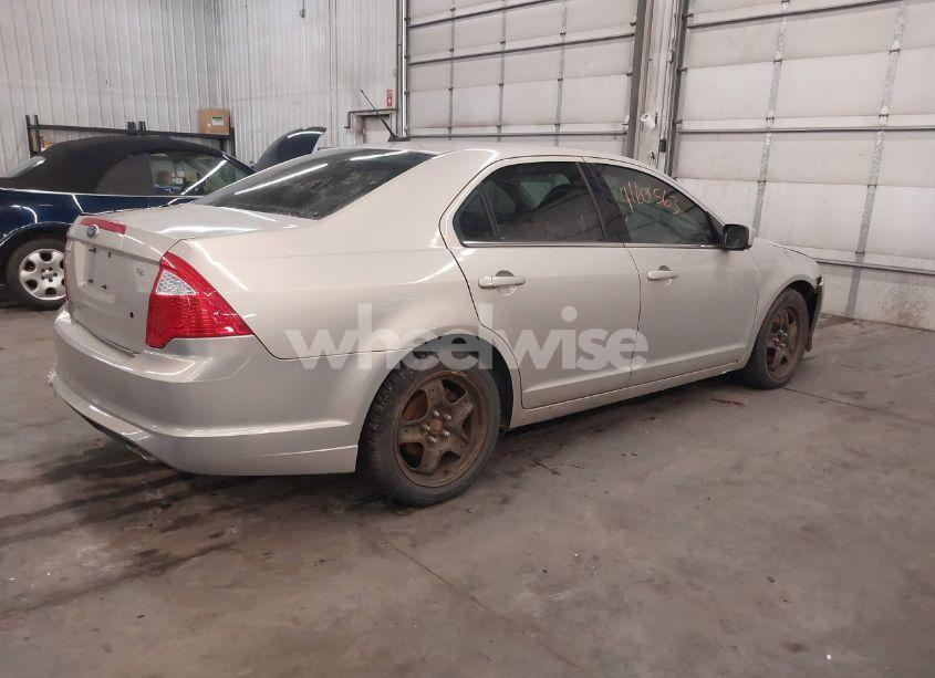 Photo 4 of 2010 Ford Fusion SE (VIN 3FAHP0HA8AR359308)