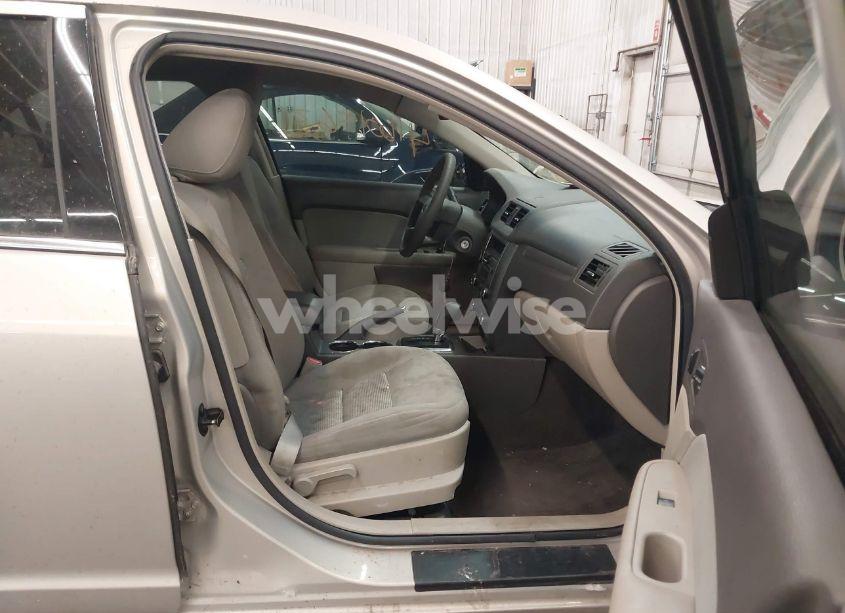 Photo 5 of 2010 Ford Fusion SE (VIN 3FAHP0HA8AR359308)