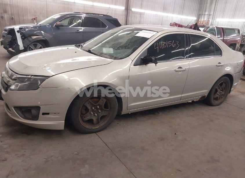 Photo 6 of 2010 Ford Fusion SE (VIN 3FAHP0HA8AR359308)