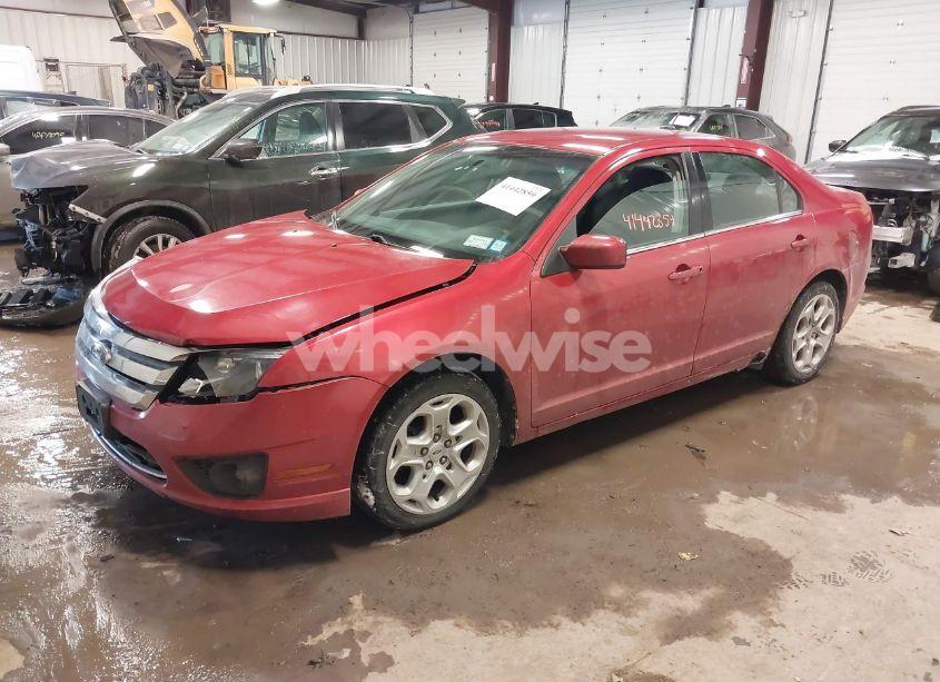 Photo 2 of 2010 Ford Fusion SE (VIN 3FAHP0HA8AR365755)