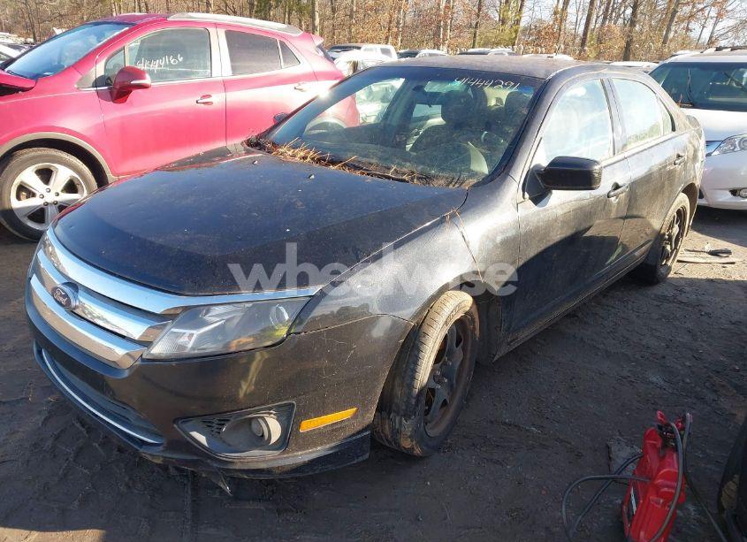 Photo 2 of 2010 Ford Fusion SE (VIN 3FAHP0HA8AR389117)