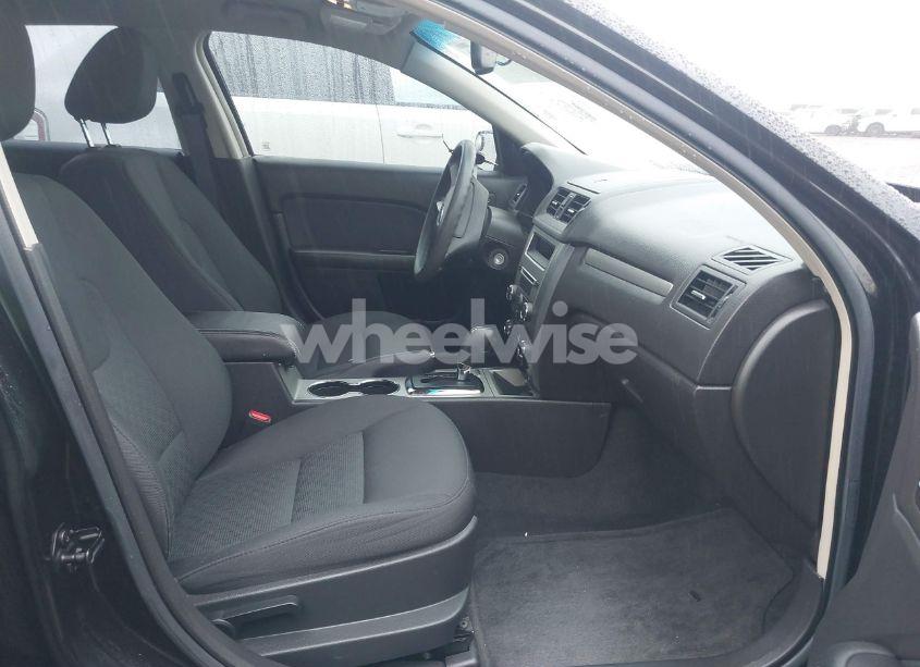 Photo 5 of 2010 Ford Fusion SE (VIN 3FAHP0HA8AR402982)